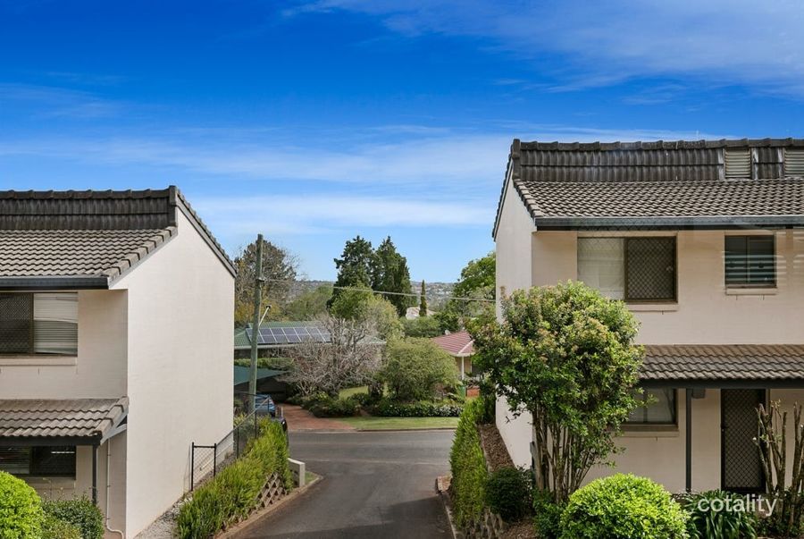 34/2 Benjamin St, Mount Lofty, QLD 4350