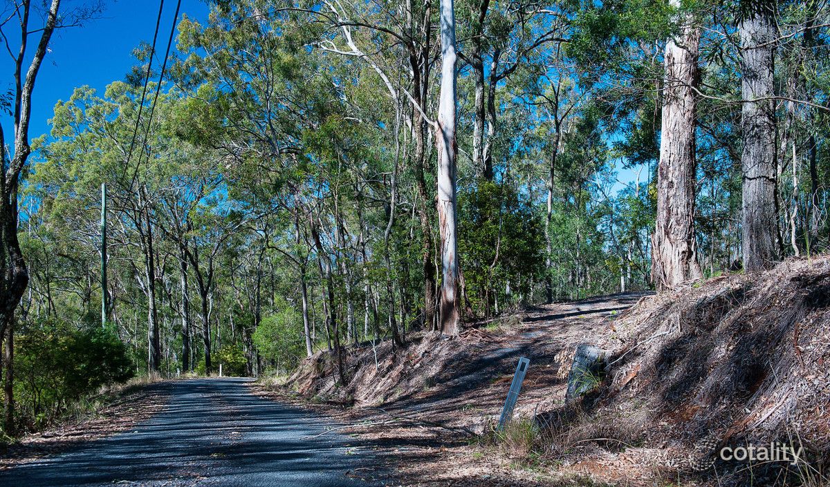 880 Grandview Rd, Upper Brookfield, QLD 4069