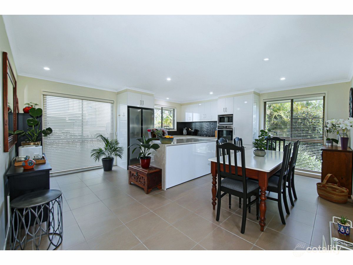 2 Falcon Ct, Mapleton, QLD 4560