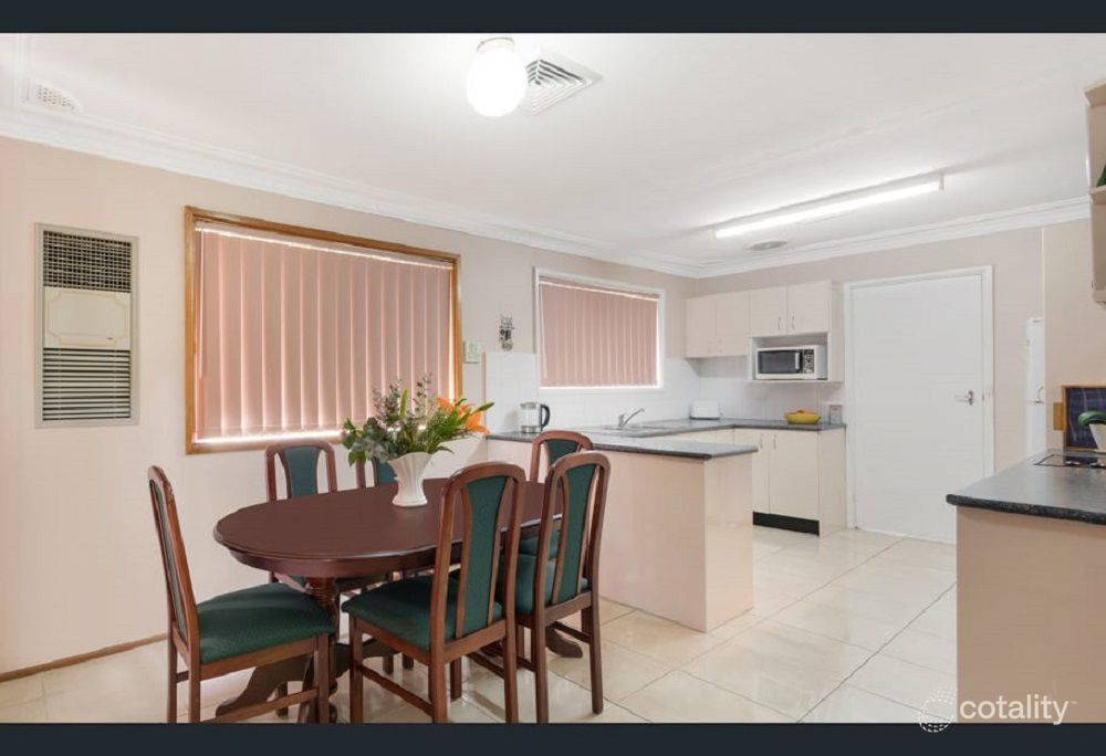 8 Treelands Ave, Ingleburn, NSW 2565