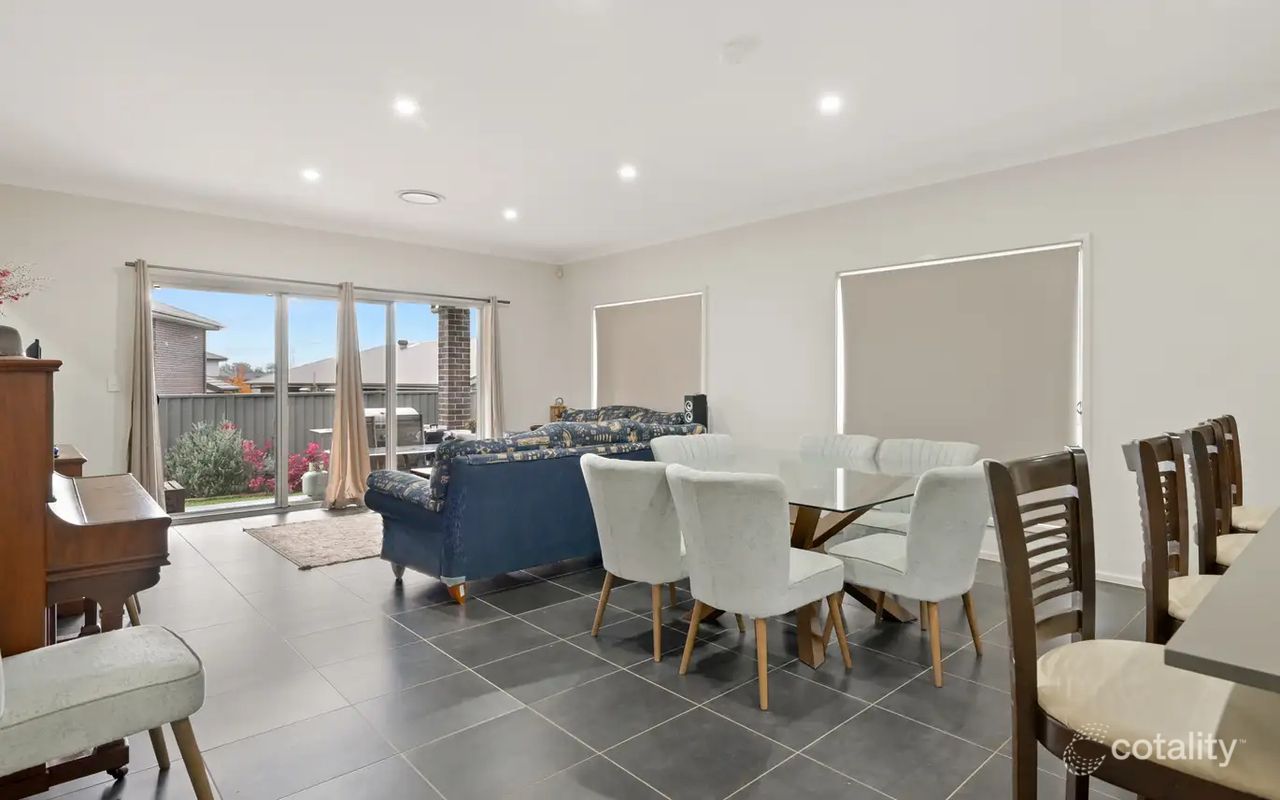 40 Rosella Cct, Gregory Hills, NSW 2557