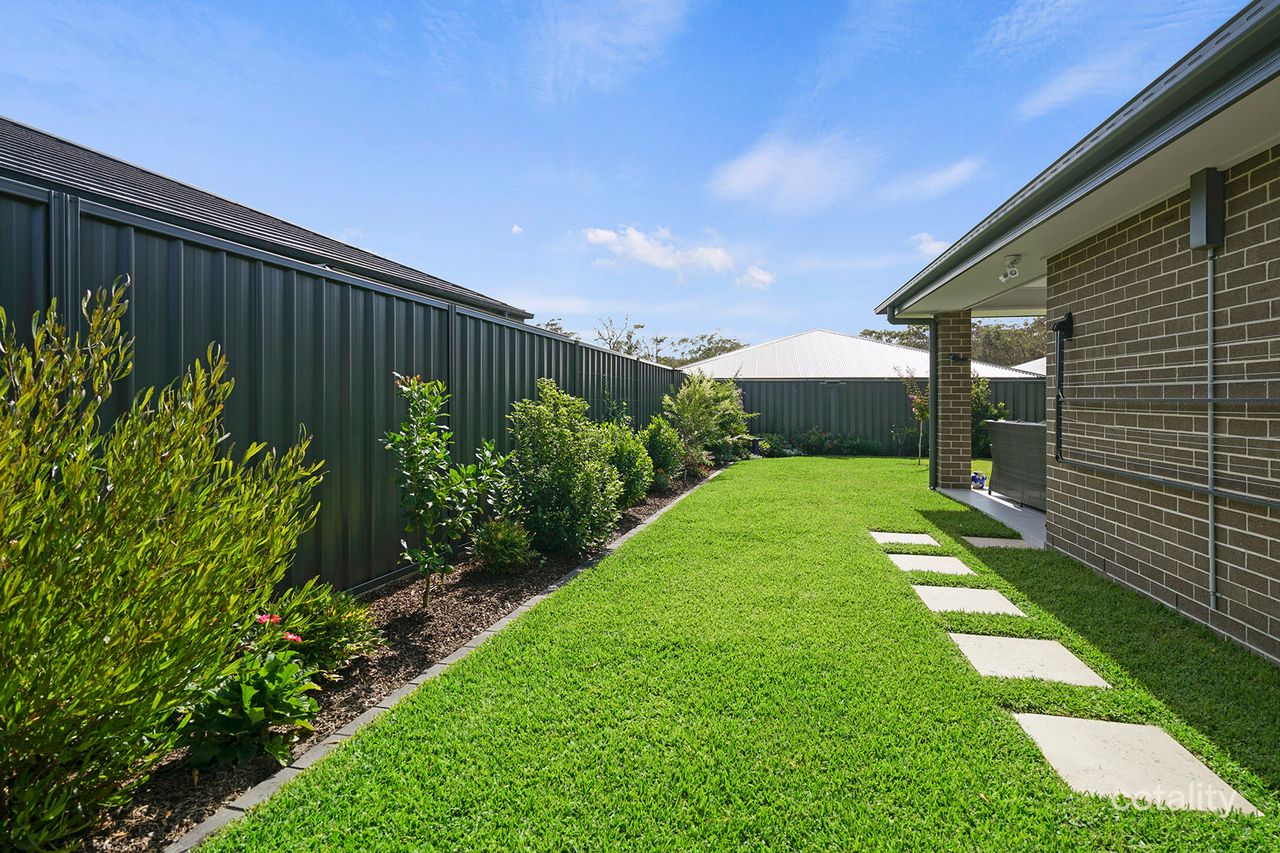 38 Apple St, Fern Bay, NSW 2295