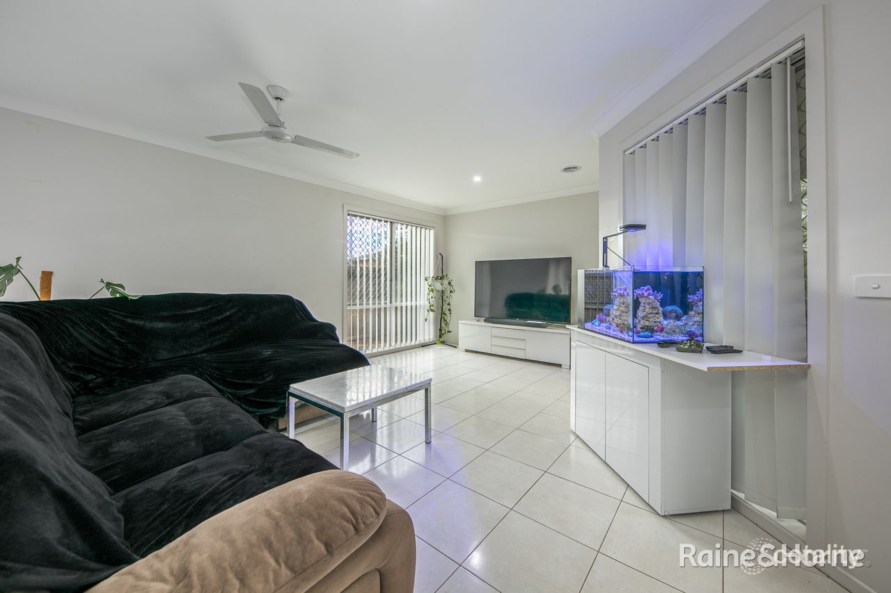 12 Gosse Cres, Brookfield, VIC 3338