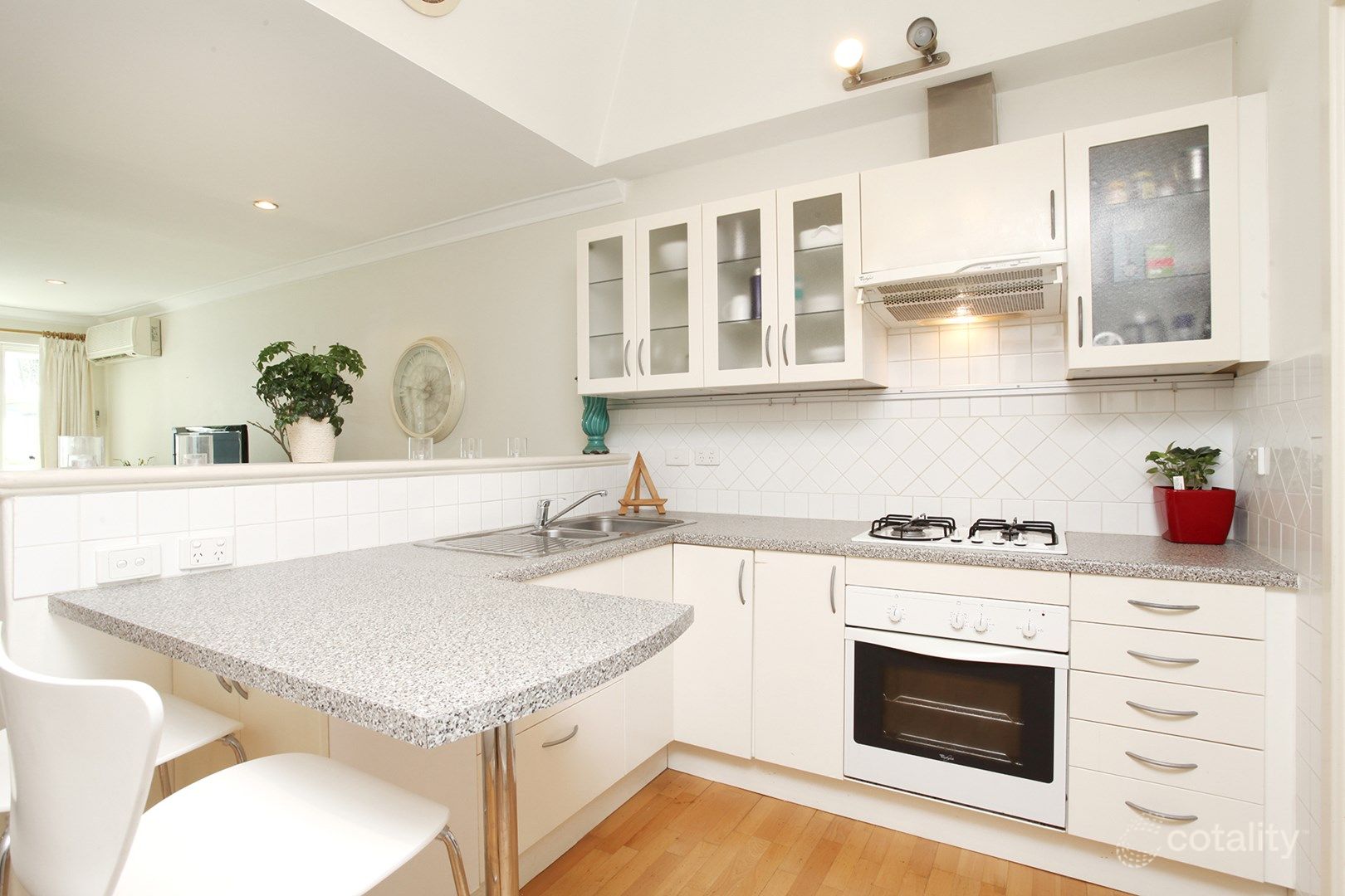 19b Park St, Como, WA 6152