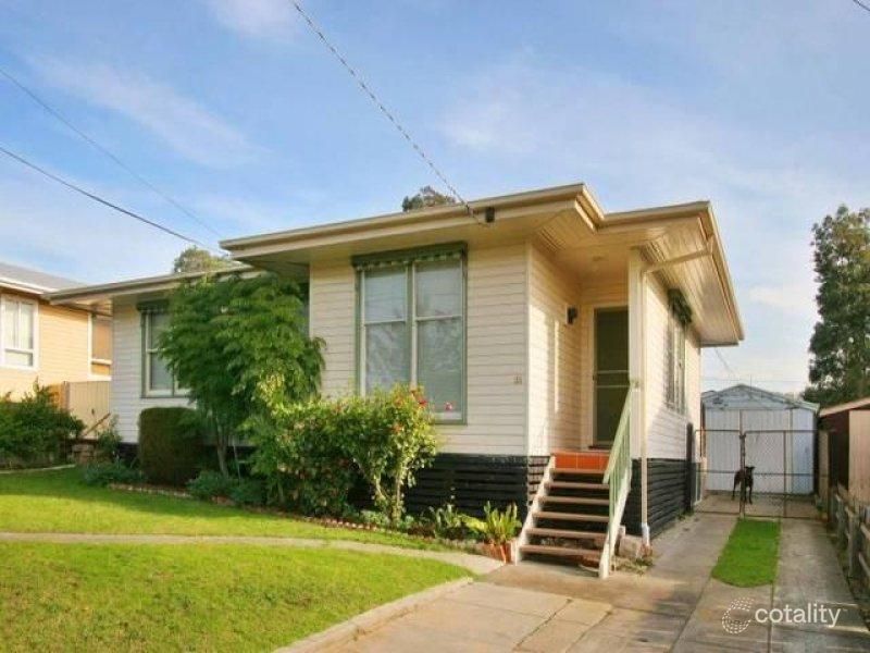 33 Erskine Ave, Reservoir, VIC 3073