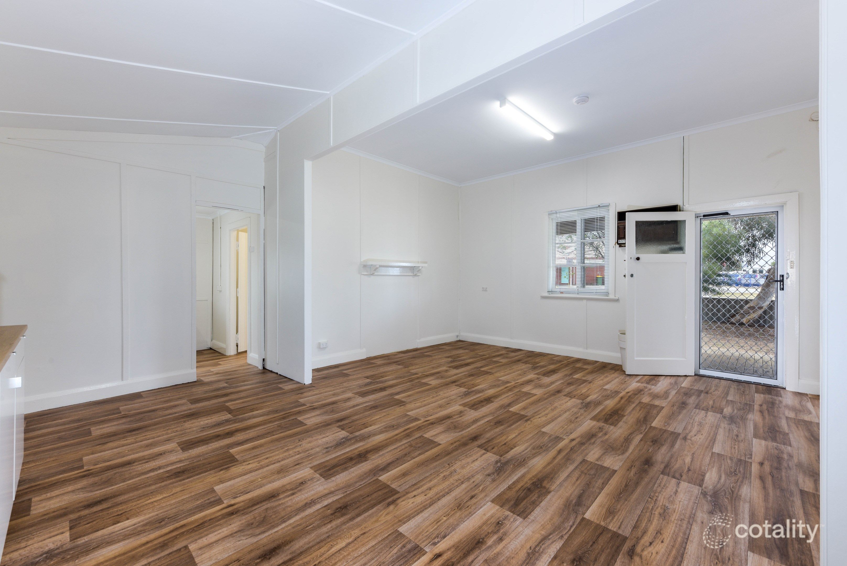 9 Boundary Rd, Dudley Park, WA 6210