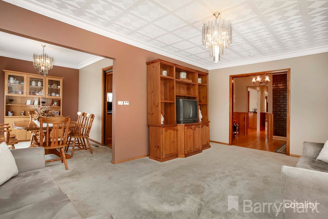 6 Beecroft Dr, Westmeadows, VIC 3049