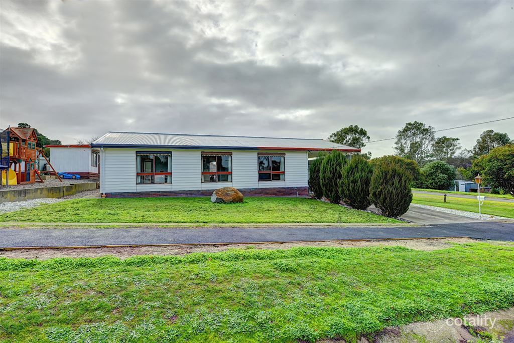 38 Clyde St, Linton, VIC 3360