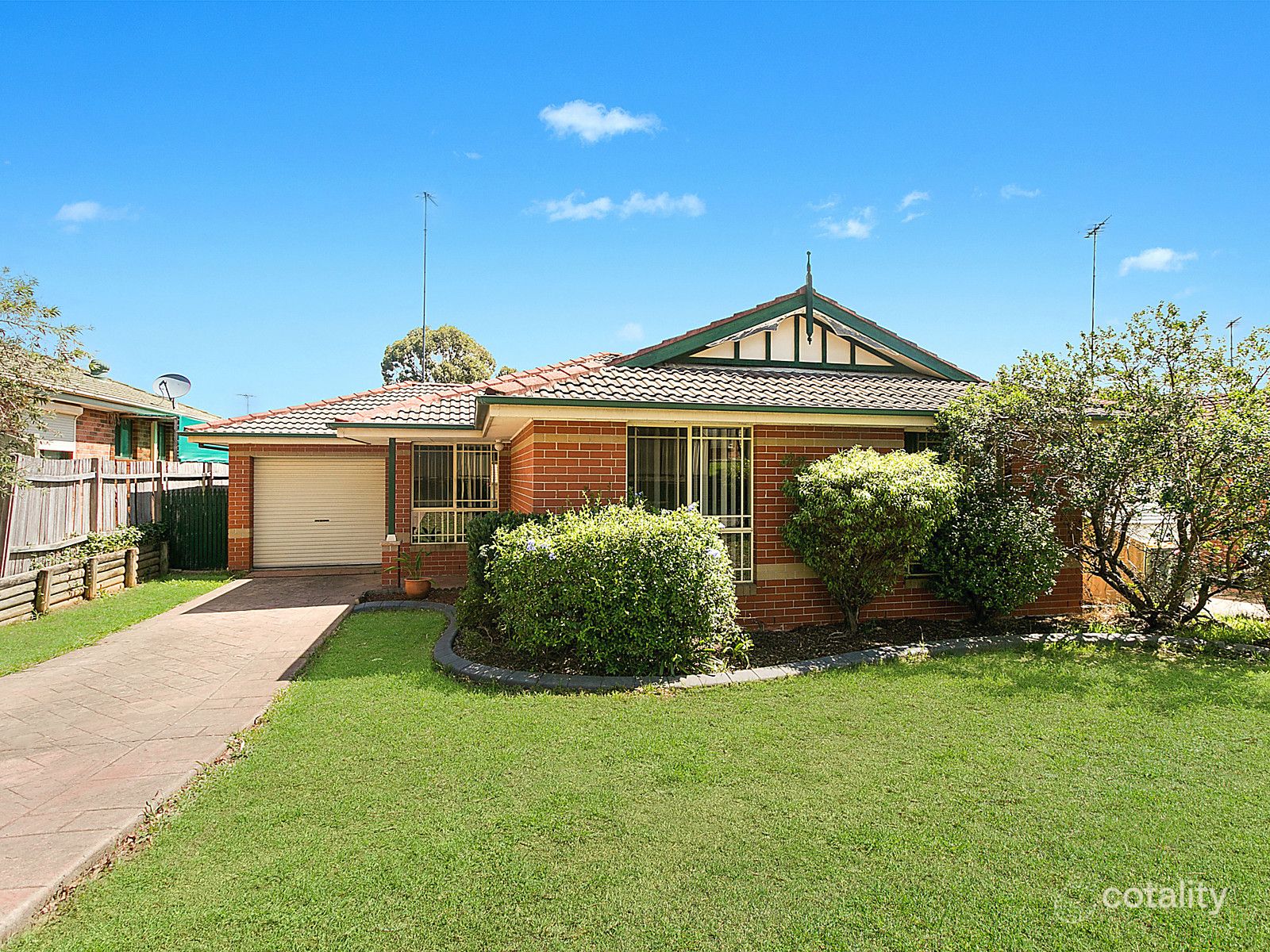 29 Downes Cres, Currans Hill, NSW 2567