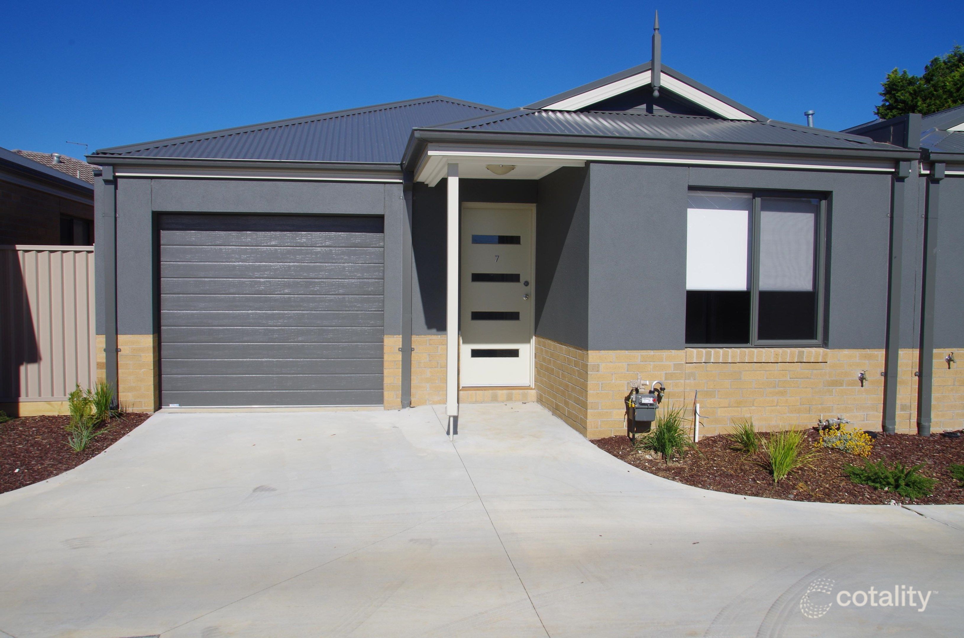7/195a Yarrowee St, Sebastopol, VIC 3356