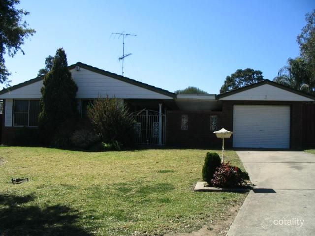 2 Faust Glen, St Clair, NSW 2759