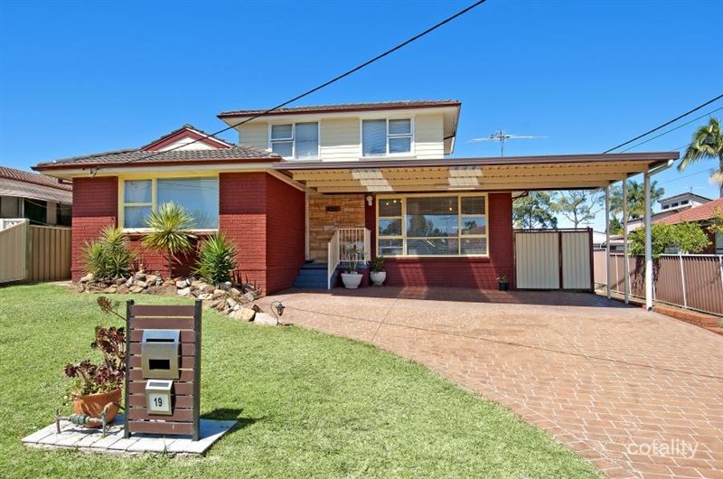 19 Crucie Ave, Bass Hill, NSW 2197