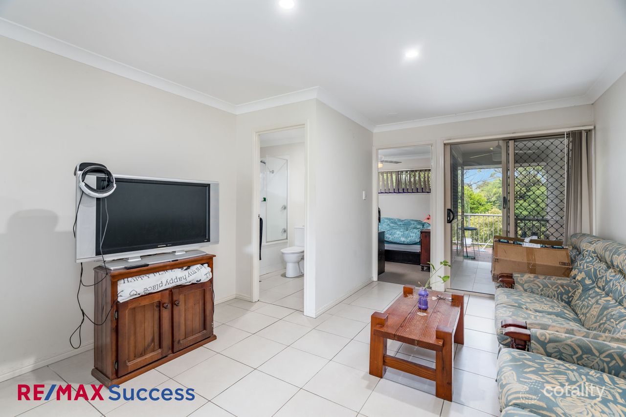 17 Carlin St, Glenvale, QLD 4350