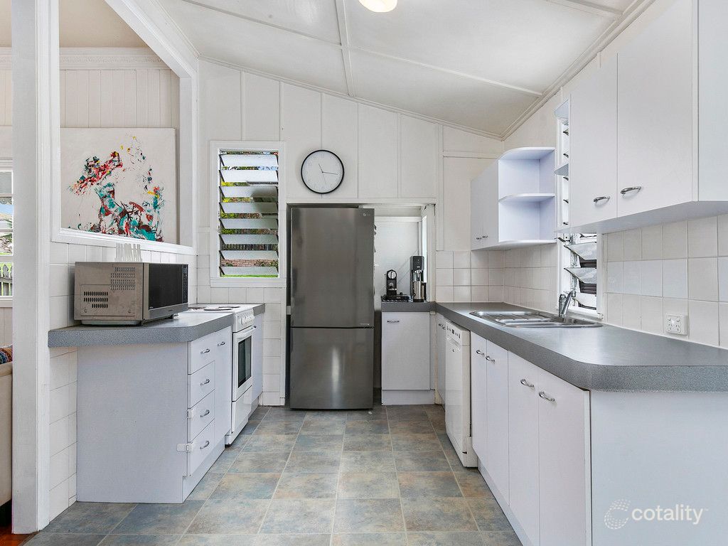 5 Palm Ave, Holland Park West, QLD 4121