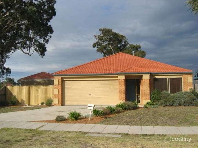 35 Henry Lawson Dr, Lynbrook, VIC 3975