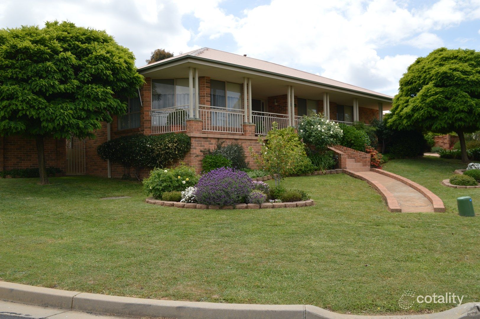 2 Magnolia Way, Orange, NSW 2800