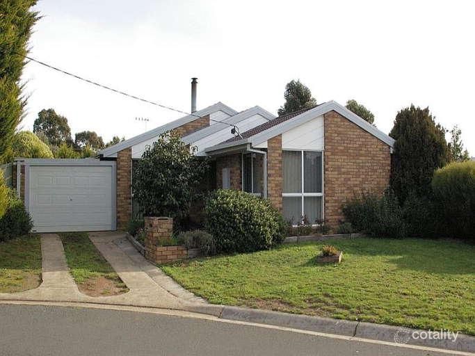 4 Fern Ct, Woodend, VIC 3442