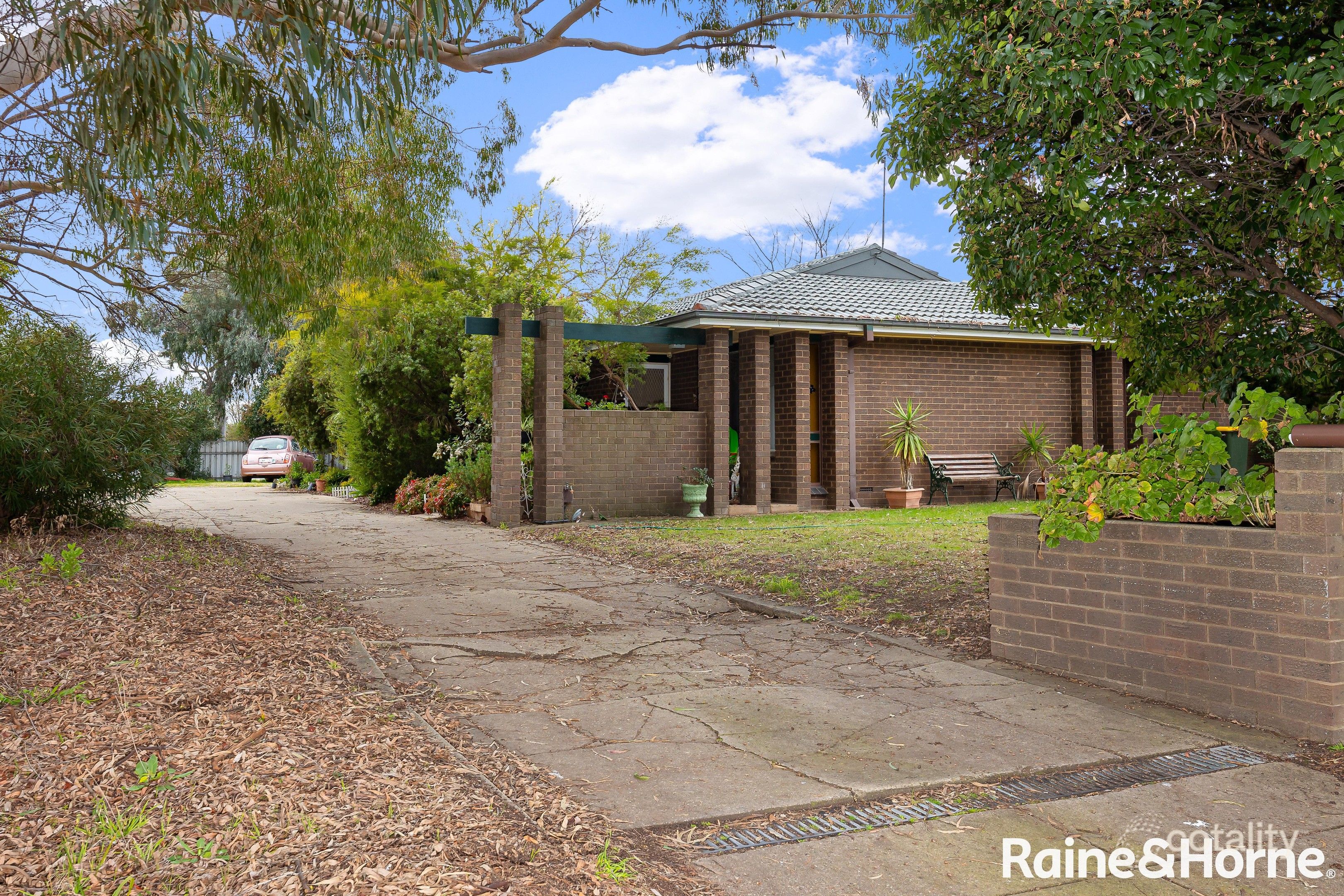 1 Hawkes Pl, Tolland, NSW 2650