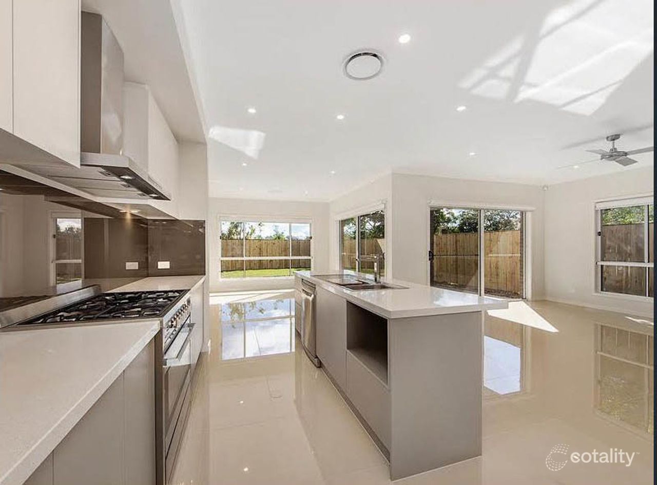 61 Sunset Rd, Kenmore, QLD 4069