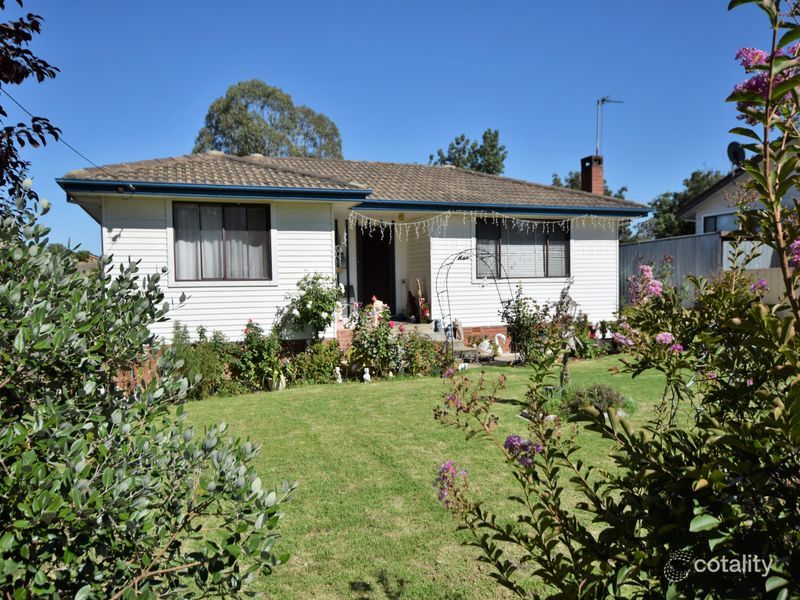 13 Bendick St, Young, NSW 2594