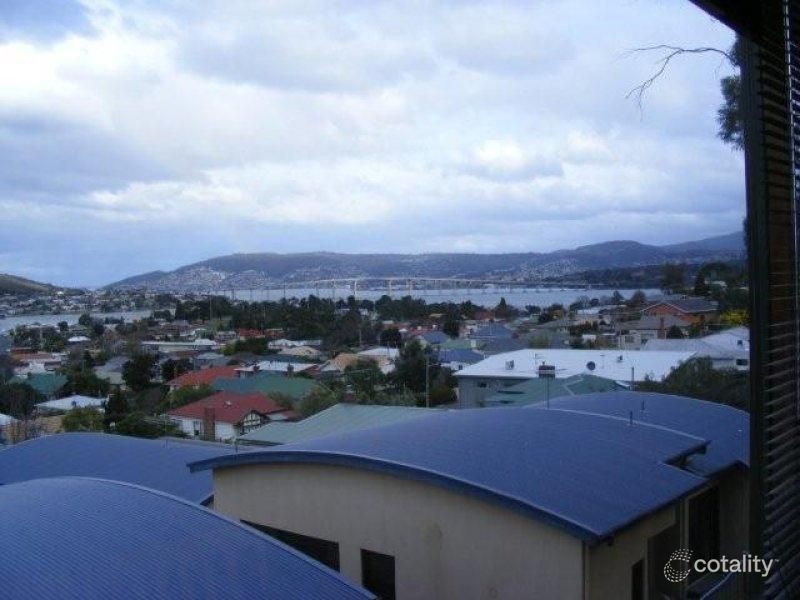 1/6 Tianna Rd, Lindisfarne, TAS 7015