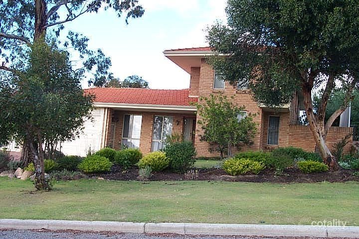 4 Riley Rd, Kardinya, WA 6163