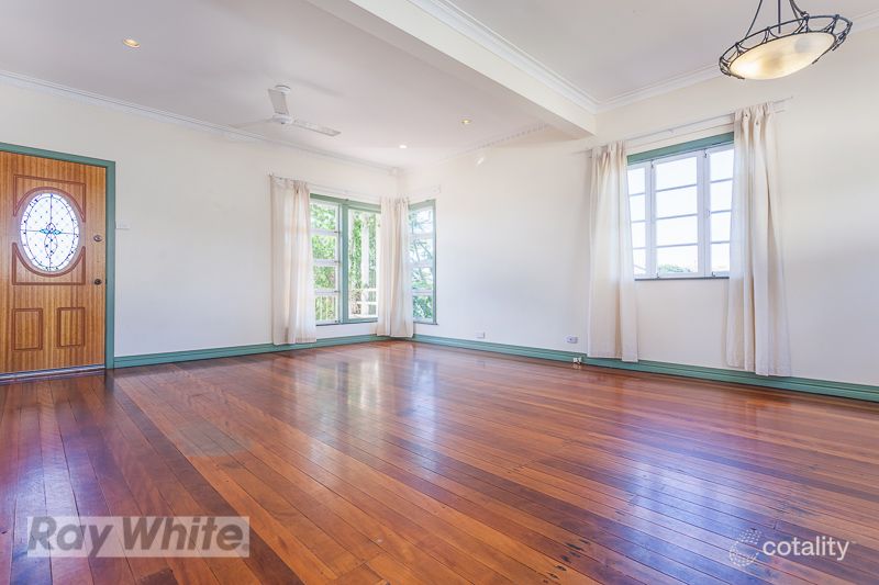 19 Montfort St, Cannon Hill, QLD 4170