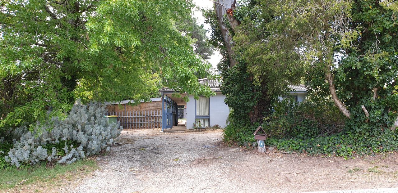 4 Russell Ave, Woodend, VIC 3442