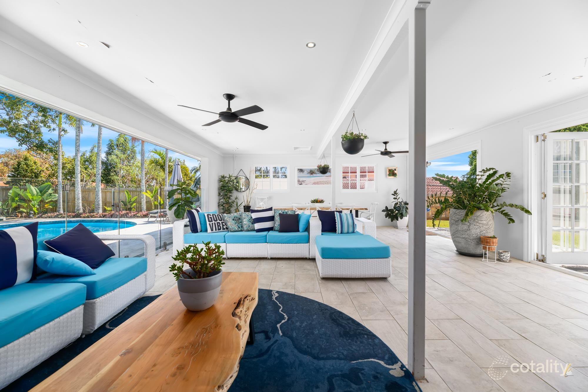 8 Wills Ct, Mount Ommaney, QLD 4074