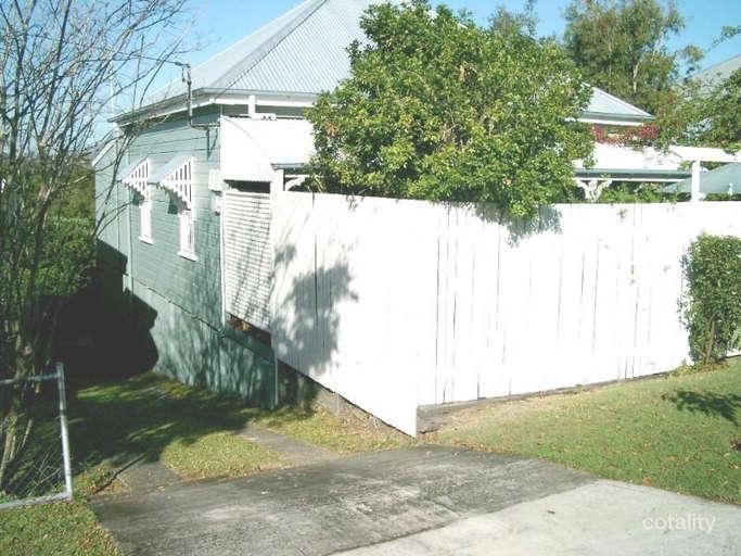 5 Sixth Ave, Windsor, QLD 4030