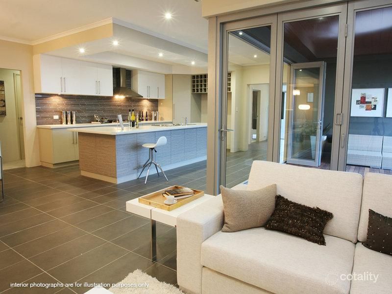 26 West Churchill Ave, Lake Coogee, WA 6166