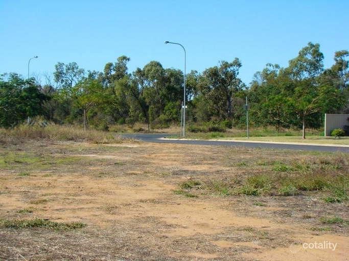 2 Cook Cl, Emerald, QLD 4720