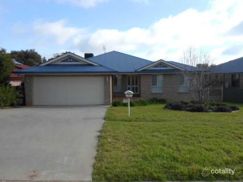 4 Hazelbank Ave, Parkes, NSW 2870