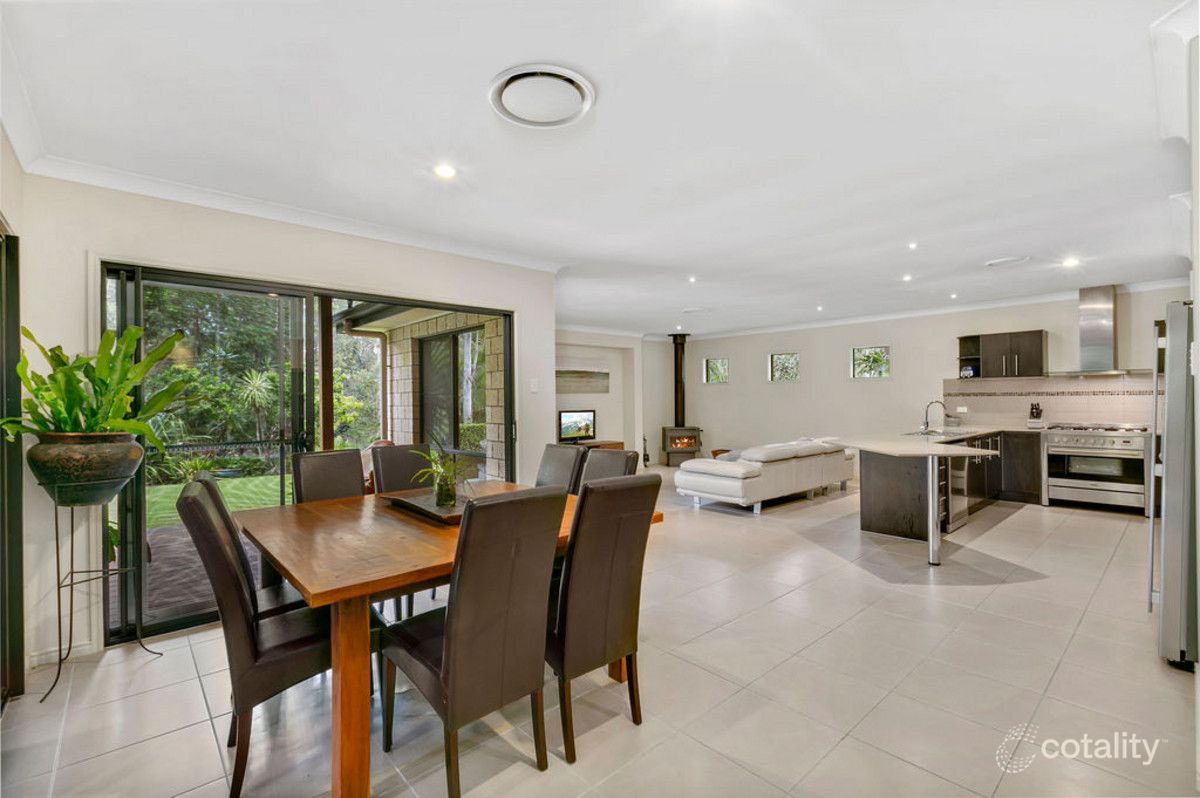 5 Venn Ct, Mount Nathan, QLD 4211