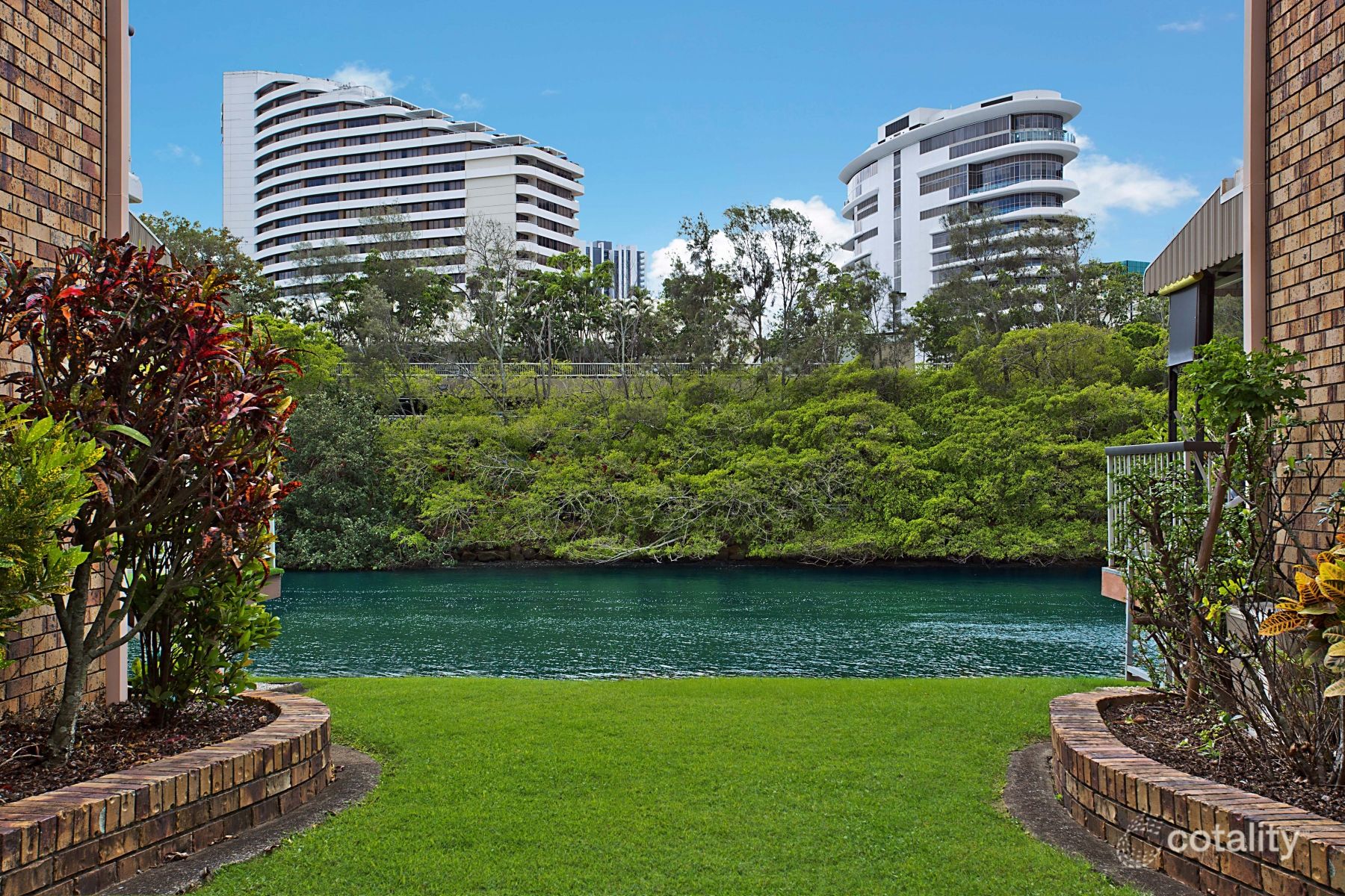 3/5-7 Hooker Bvd, Broadbeach Waters, QLD 4218