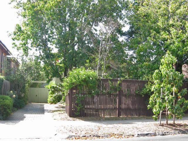 25 Fitzgibbon Cres, Caulfield North, VIC 3161