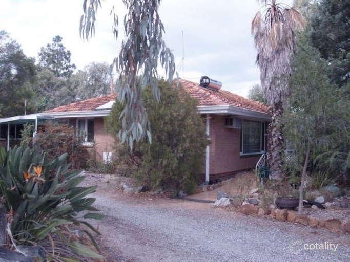 2 Davis Rd, Helena Valley, WA 6056