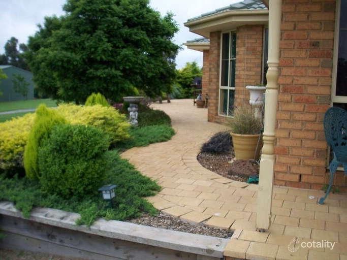 51 Fairway Dr, Drouin, VIC 3818