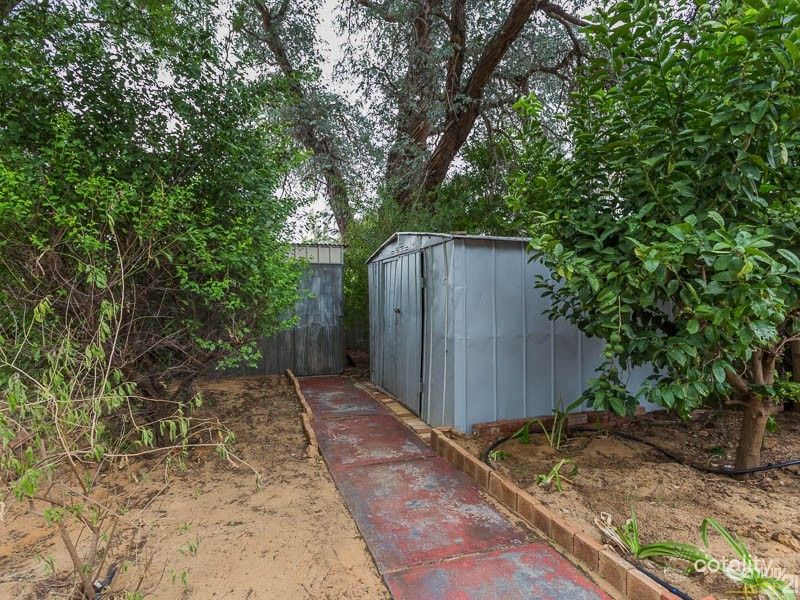 25 Banksia Rd, Camillo, WA 6111