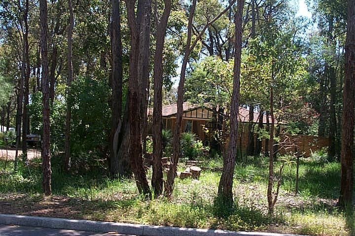 4 Calytrix Rd, Roleystone, WA 6111