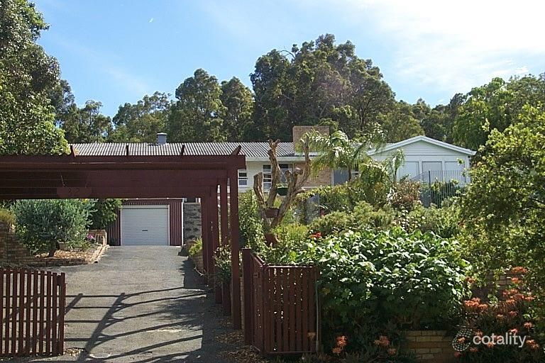 32 Basildon Rd, Lesmurdie, WA 6076