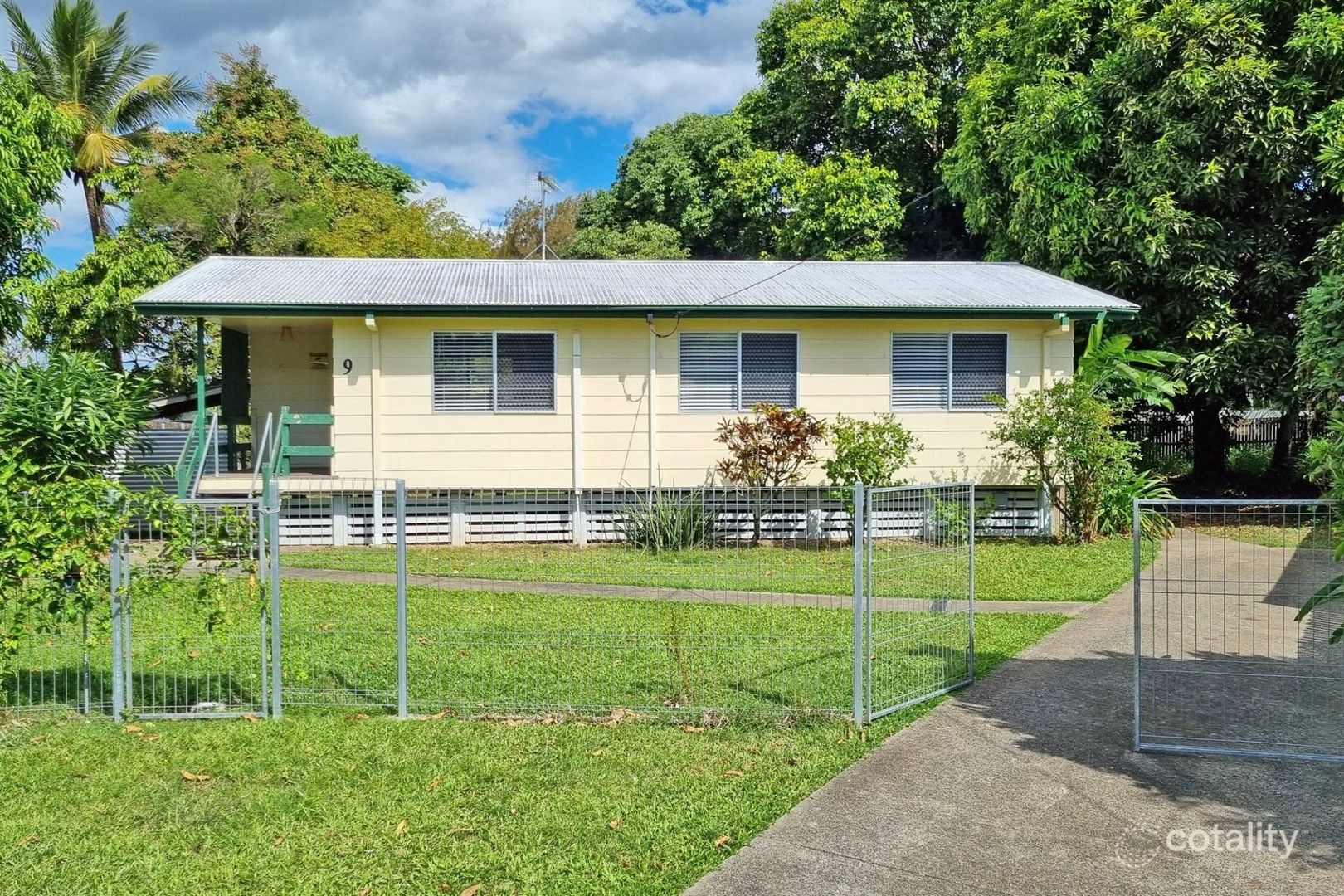 9 Patula Cl, Manoora, QLD 4870