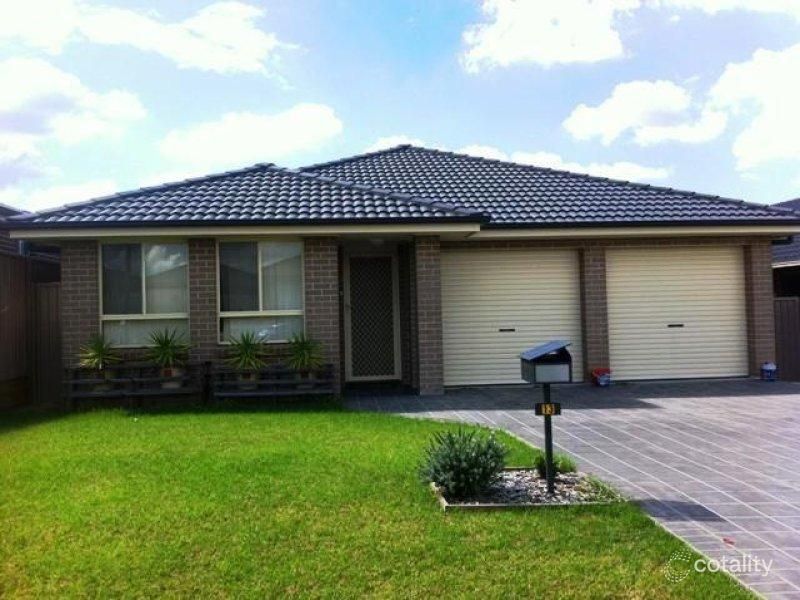 13 Daquino Pl, Carnes Hill, NSW 2171