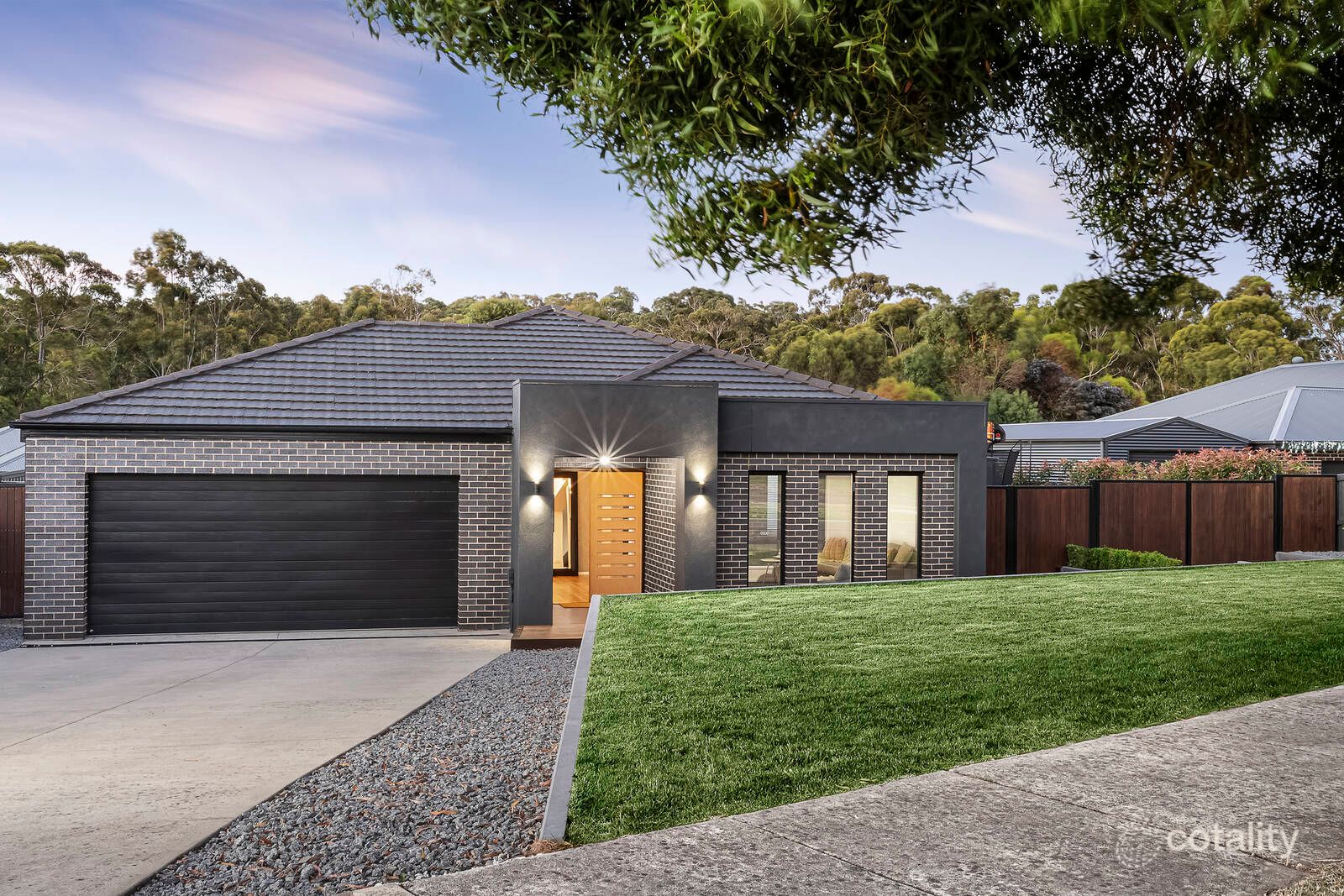 4 Whistler Cl, Brown Hill, VIC 3350
