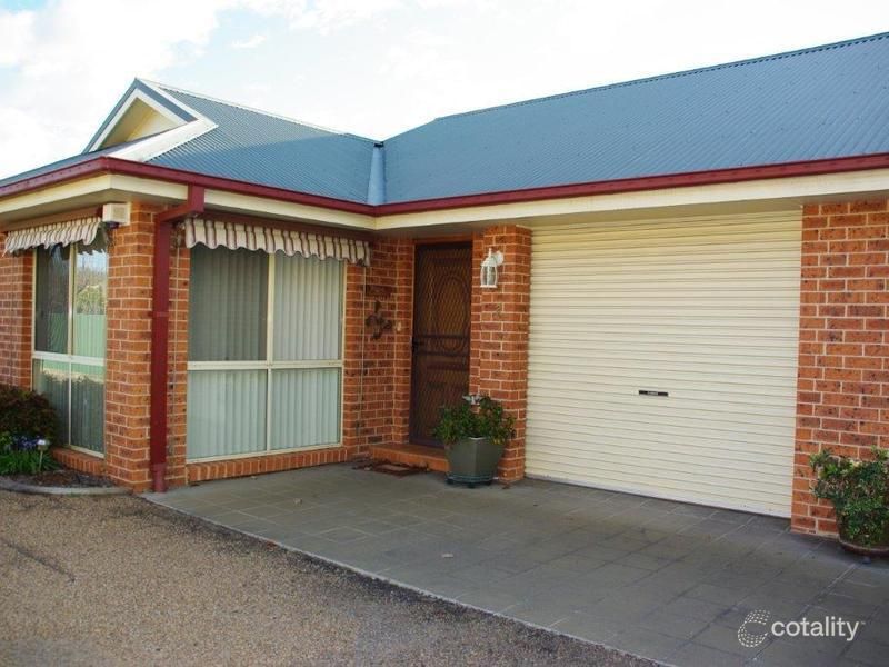 2/9 Whiteley St, Wellington, NSW 2820