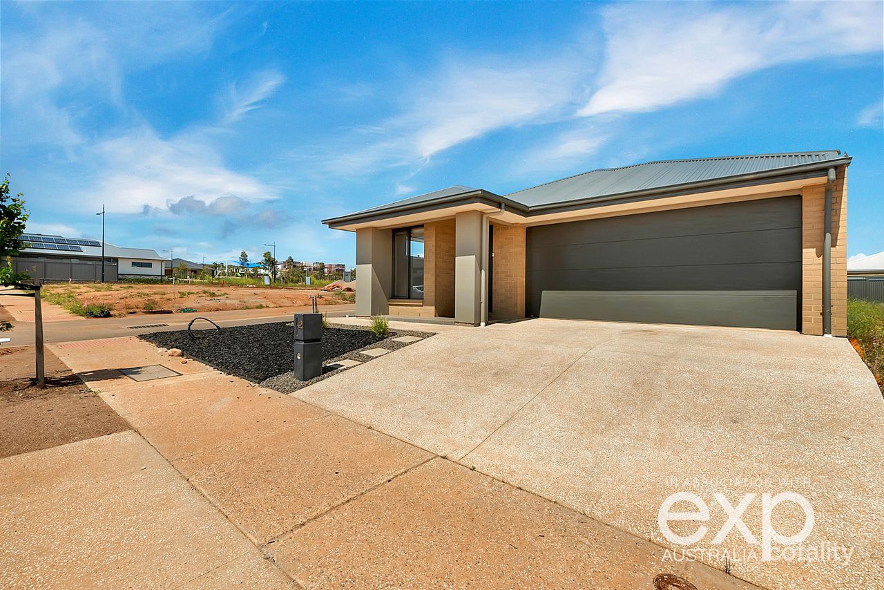 42 Angove Dr, Blakeview, SA 5114