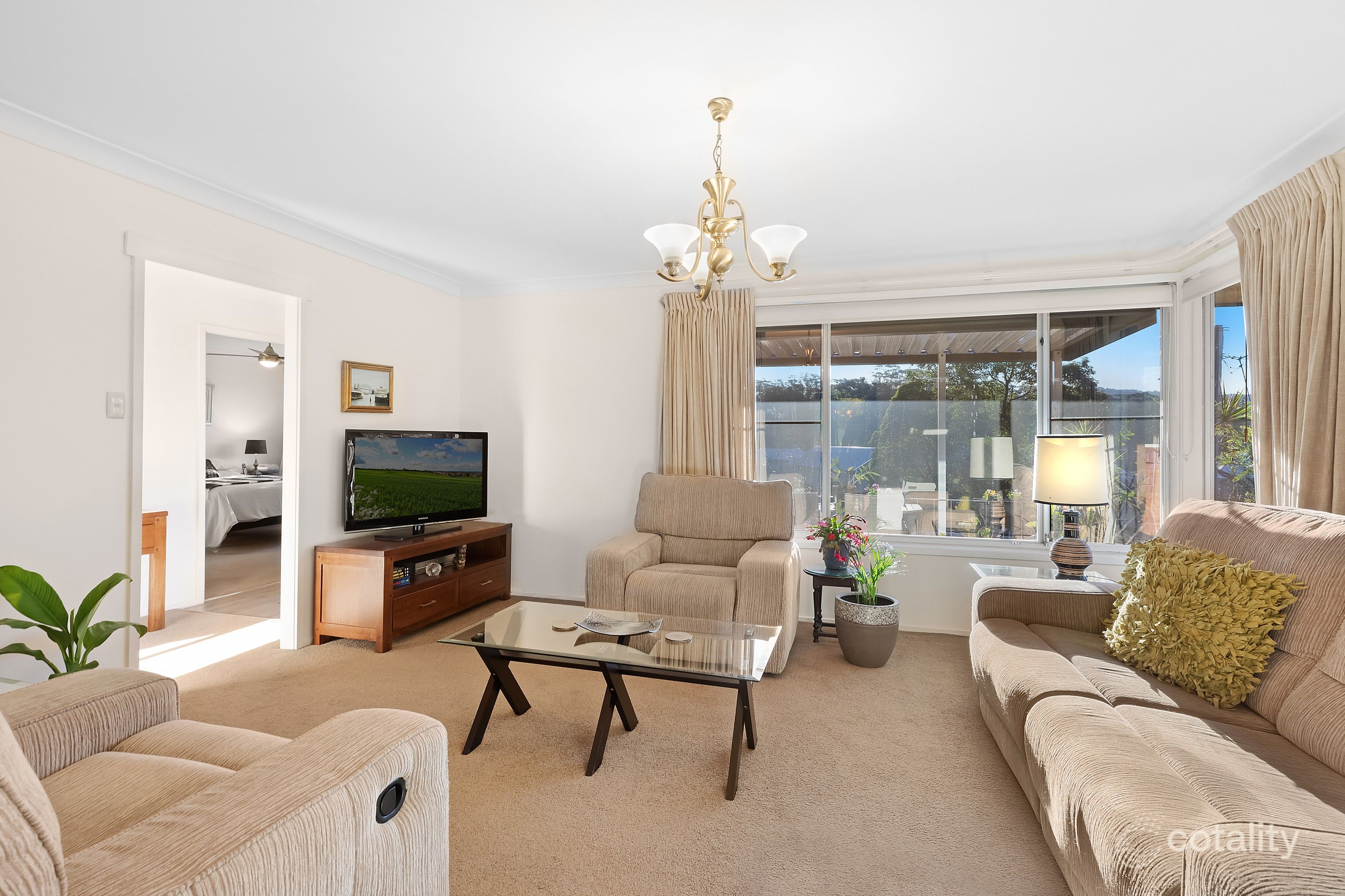 8 Koolinda Ave, Point Clare, NSW 2250