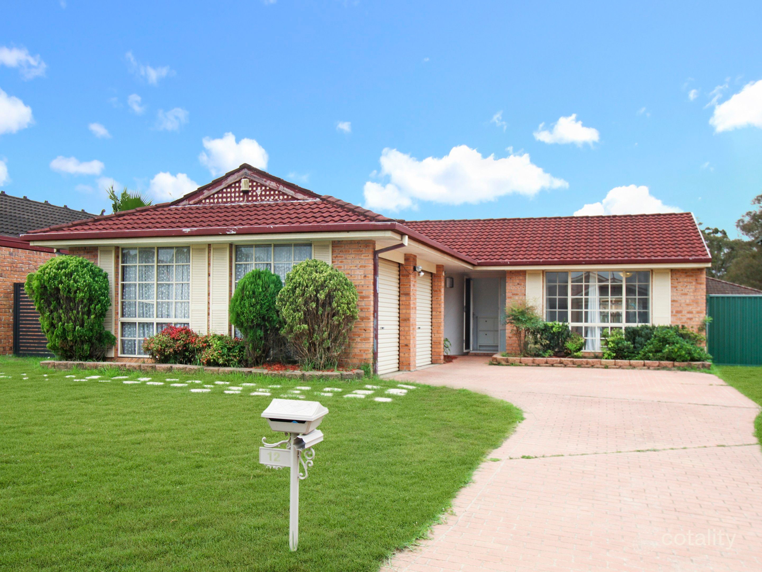 12 Glenrock Ct, Wattle Grove, NSW 2173