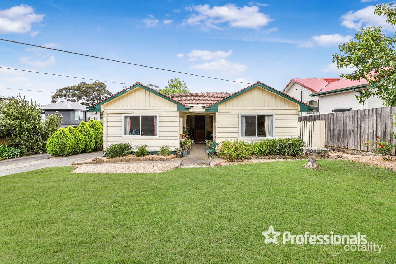 45 Faraday Rd, Croydon South, VIC 3136