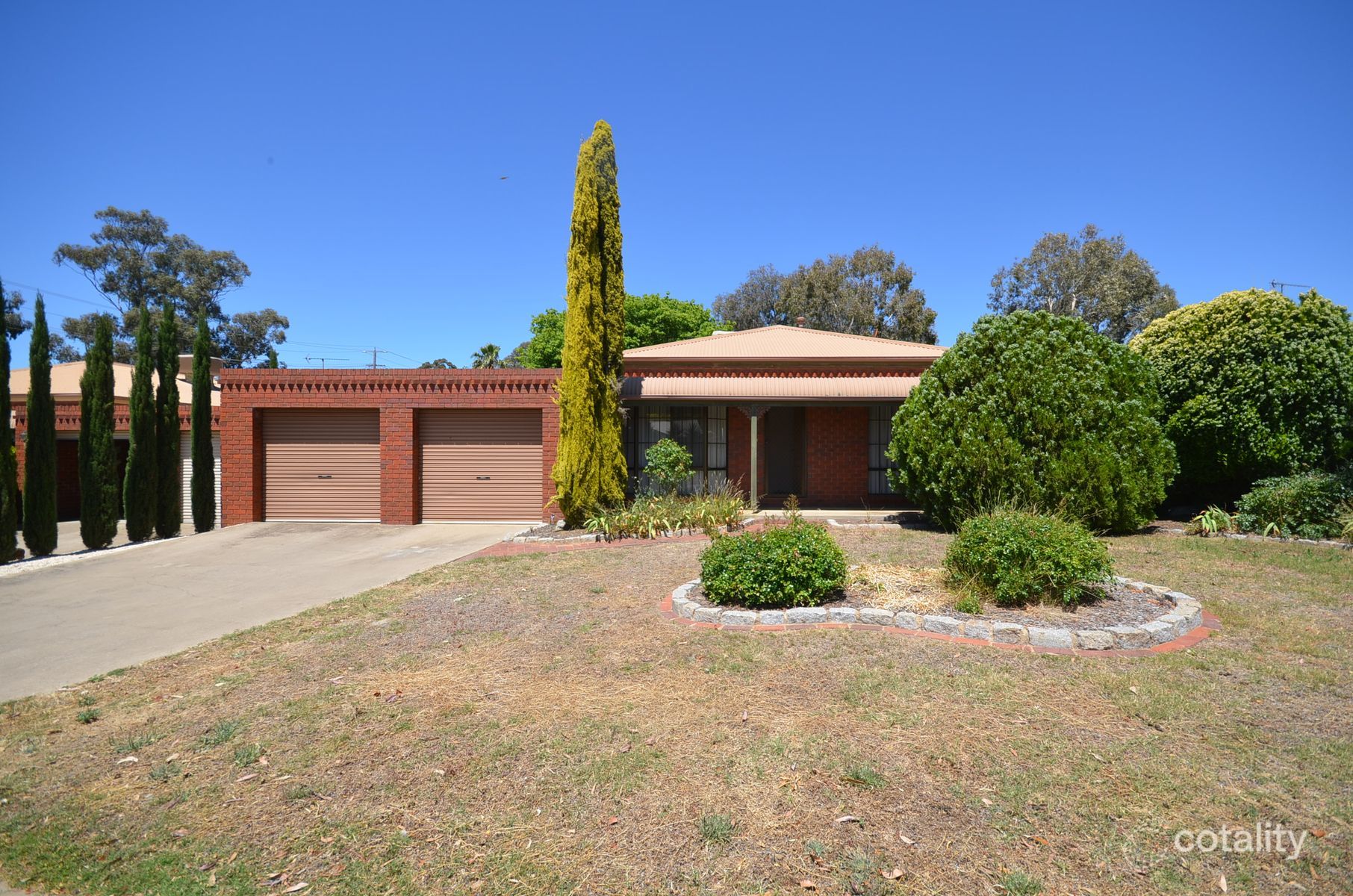 2/1 Paperbark Ct, Strathdale, VIC 3550